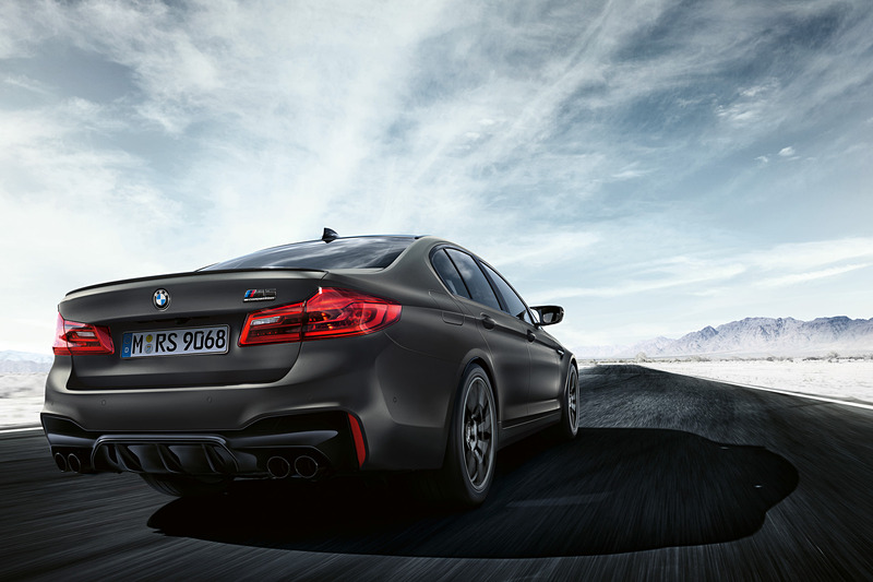 限定色「フローズン・ダーク・シルバー」を採用