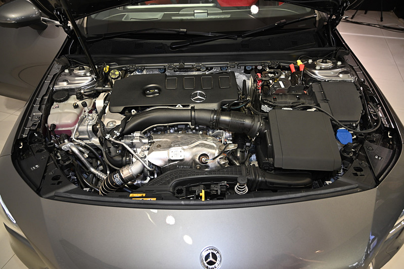 CLA 250 4MATICが搭載する直列4気筒 2.0リッター直噴ターボ「M260」型エンジン。最高出力165kW（224PS）/5500rpm、最大トルク350Nm/1800-4000rpmを発生。トランスミッションには7速DCTを採用