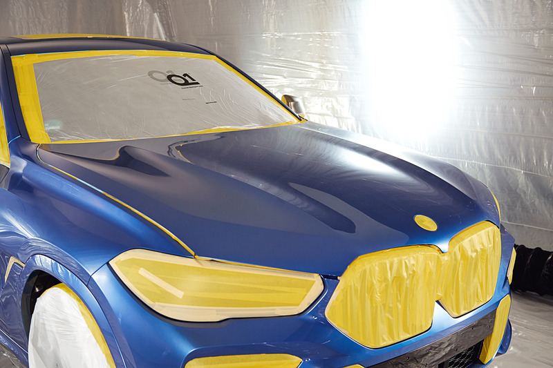 世界で最も黒いX6の製作風景。ベースは青かったのか……