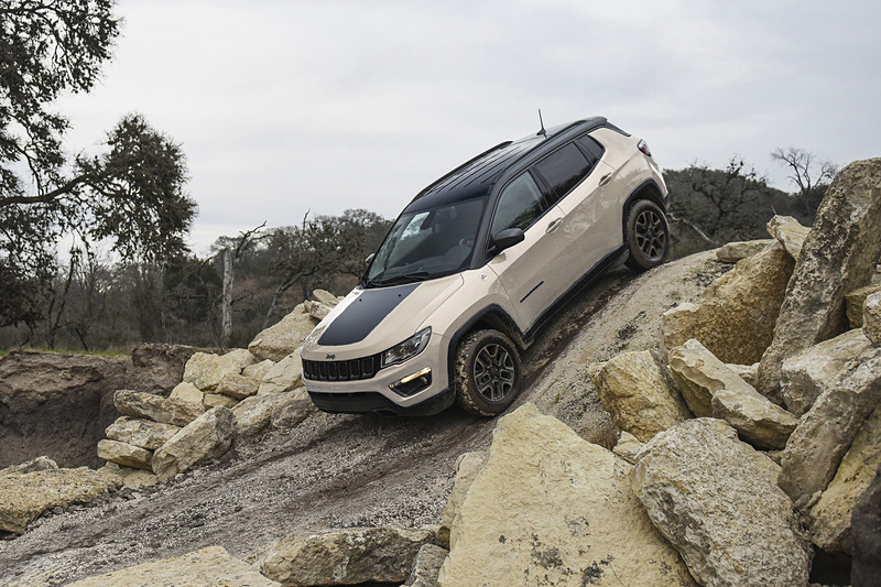 ヒルディセントコントロールを装備