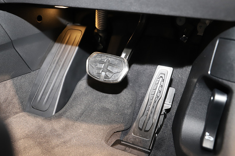 ペダルレイアウト