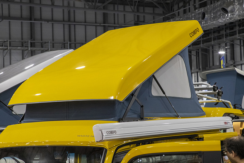 ポップアップルーフ仕様だと4人が寝られるとのこと