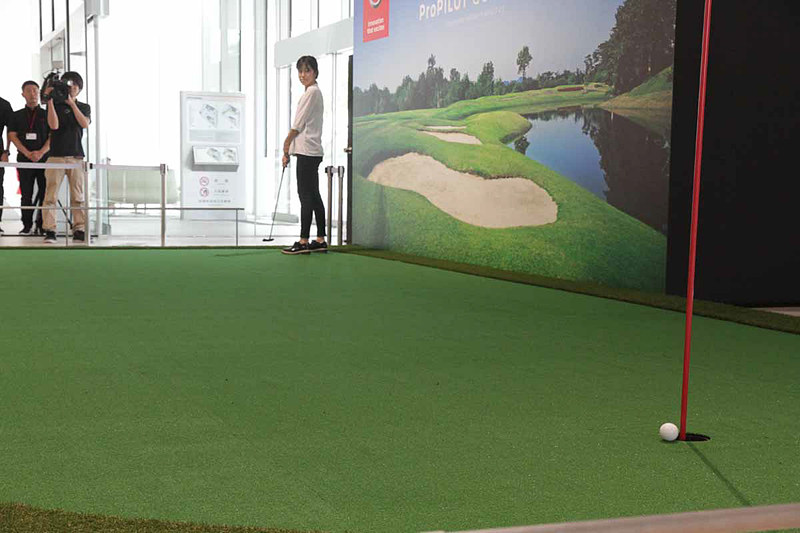 次々とカップインしていく様子はなかなかに不思議な感じ。体験イベントは無料なので、興味がある人は参加しにいこう