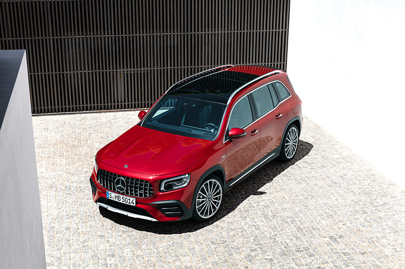 新型Mercedes-AMG GLB 35 4MATICのエクステリア