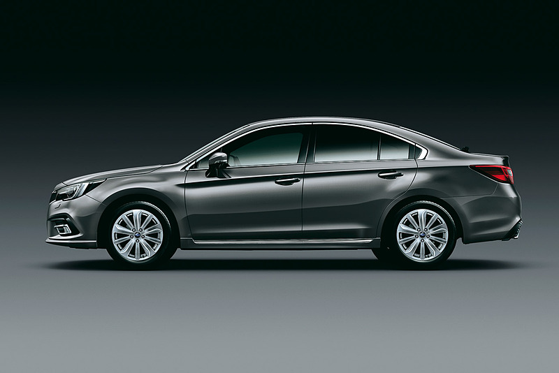 マグネタイトグレー・メタリック