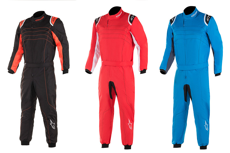 アルパインスターズの本物のレーシングスーツを着てロールバーとフルバケットシートが装着されたレーシングマシンに乗車体験、記念撮影などができます（スーツの色はサイズによって異なります）