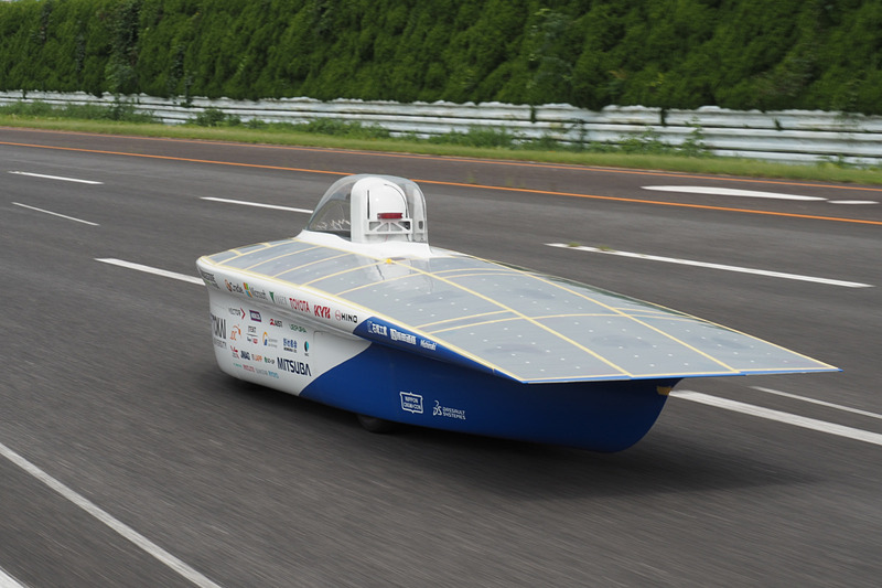 高速周回路を走行中