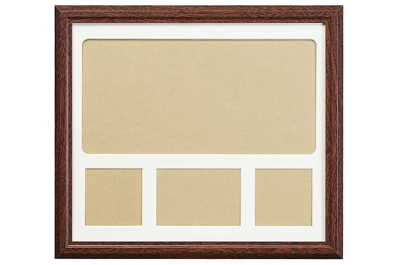 額縁の外寸は400×351mm（幅×高さ）で、重量は約1050g。台紙の色はブラックとホワイトの2色から選択できる。台紙の下部に3つ並んだ窓のサイズは左右の窓が79×70mm（幅×高さ）、中央の窓が117×79mm（幅×高さ）