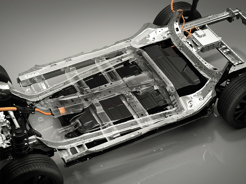 モーター、インバーター、DCDCコンバーターなどを一体化することで小型化に成功するとともに、バッテリーパックと車体を強固に結合して車体剛性を向上させたという