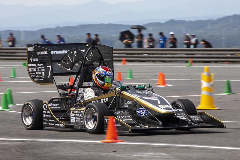 総合成績の上位3校のマシンを紹介する。まずは1位の名古屋工業大学