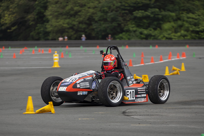 ＃E10 トヨタ東京自動車大学校のEV車両。EV車はバッテリーを搭載するので、車両重量はICVよりかなり重くなっているのが現状