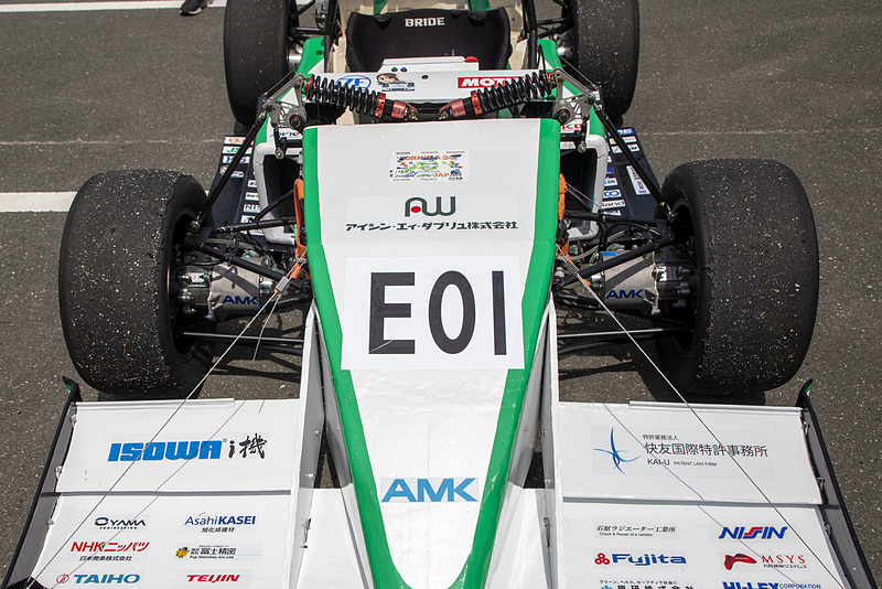海外の大学が作った4輪モーターのマシンを見て自分たちもチャレンジしたくなり製作したとのこと。2018年はリア駆動だったが、目標は最初から4輪モーター仕様だった