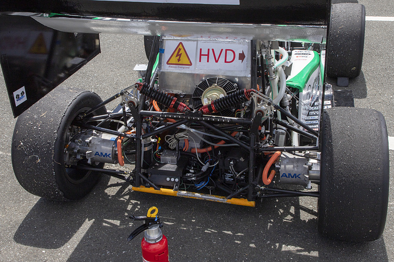 4つのモーターはトルクベクタリング制御が入るので、ドライバーからは「アンダーステアがないフィーリング」というコメントだった。シャシーに関してはデフギヤがないので、車体側の剛性の考え方が従来とは違うとのこと