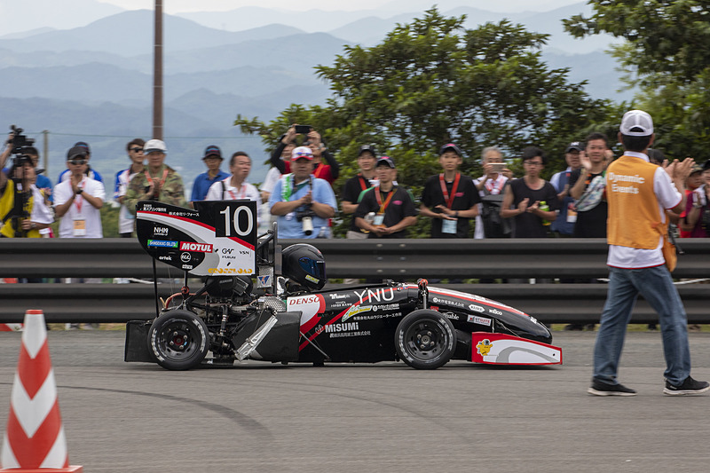 最後のプログラムとなる「ファイナル6」は参加6台中、4台がリタイア。これは大きな番狂わせとなった。最後のエンデュランスでゴールできたのは＃7 名古屋工業大学と＃10 横浜国立大学