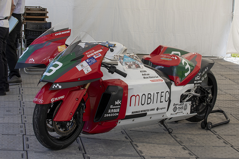 珍しい出展もある。こちらはEVバイクの最高速チャレンジマシン。モビテックという企業のブースに展示してあった。2019年モデル（EV-02A）は米国 ソルトレイクで行なわれた「ボンネビルスピードウィーク」の最高速チャレンジで、平均車速329km/hのEVバイク世界記録を達成したとのこと
