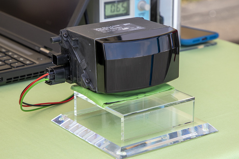 ヴァレオ レーザースキャナーの最新モデル。垂直方向の検知域を現行の3.2度から約3倍の10度としている。これによって路面の白線が検知可能になる。2020年より量産予定