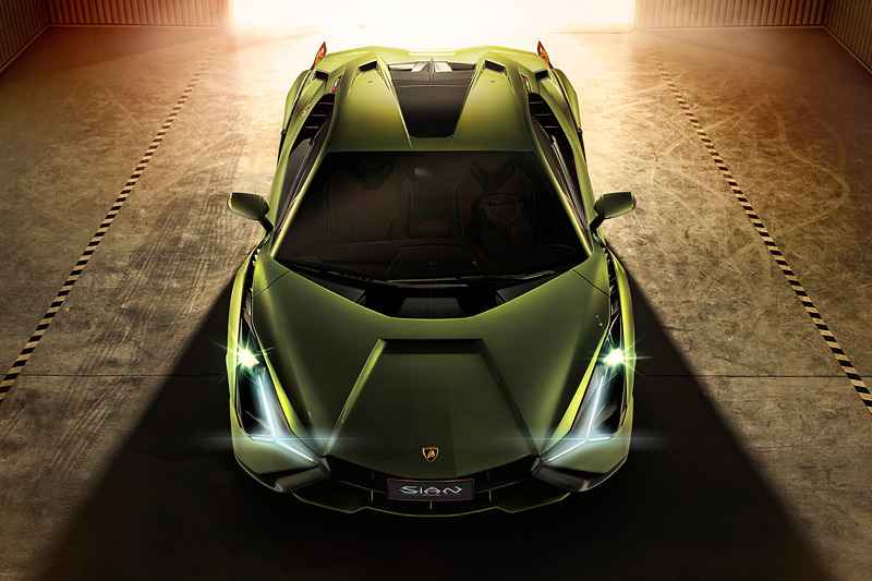 車名のシアンはイタリア ボローニャ地方の方言で「稲妻の閃光」を意味する言葉