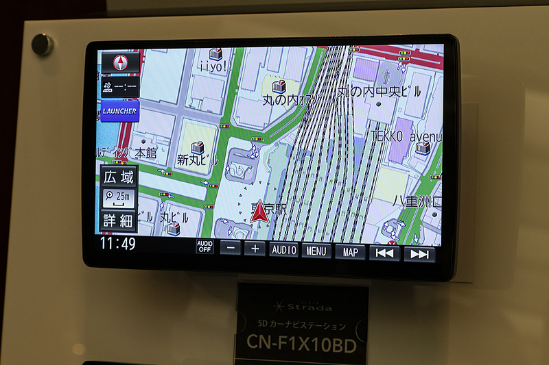 最上位モデルとなるCN-F1X10BD。画面全体が表示部といった雰囲気