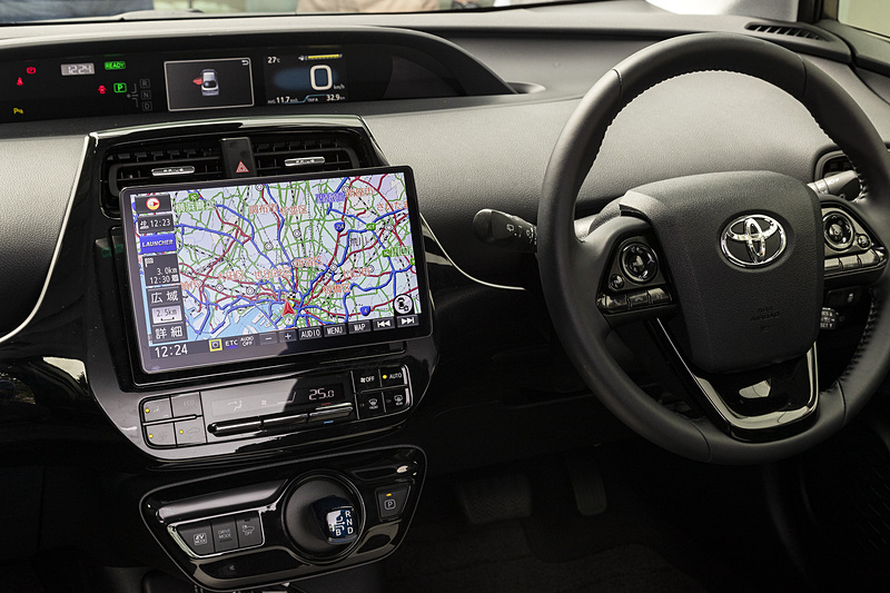 プリウスに装着された新型ストラーダ