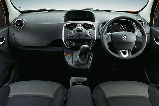 直列4気筒DOHC 1.2リッター直噴ターボエンジンを搭載し、トランスミッションは6速EDC（エフィシエントデュアルクラッチ）となる