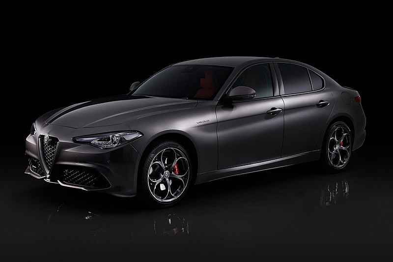 アルファ ロメオ「ジュリア 2.0ターボ・ヴェローチェ（右ハンドル仕様）」は578万円から589万円に価格改定