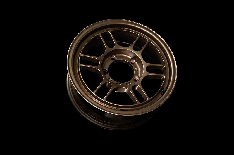 応力分散とブレーキ放熱性に優れる「ツイン スポークデザイン」などを採用