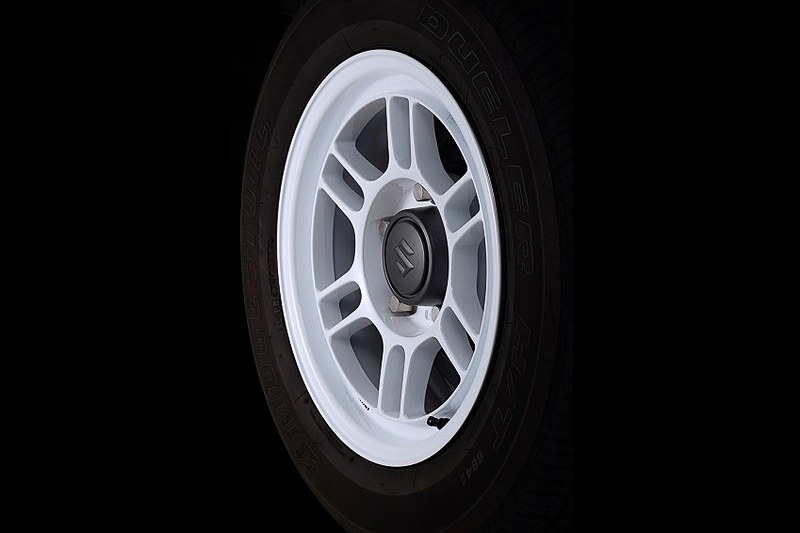 ジムニー、ジムニーシエラで装着する純正センターキャップの取り付けにも対応