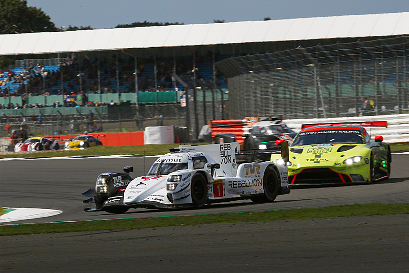 ブルーノ・セナ/グスタボ・メネゼス/ノーマン・ナト組のレベリオン R13 1号車