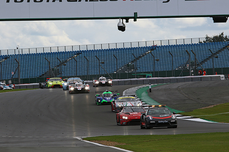 スタートから約2時間経過。数周に渡ってセーフティカーが入る