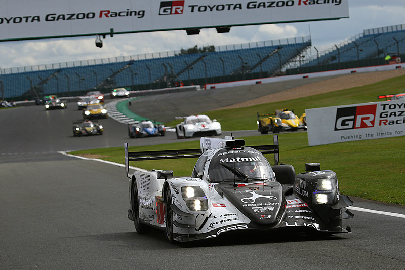 レベリオン 3号車もピットに入る