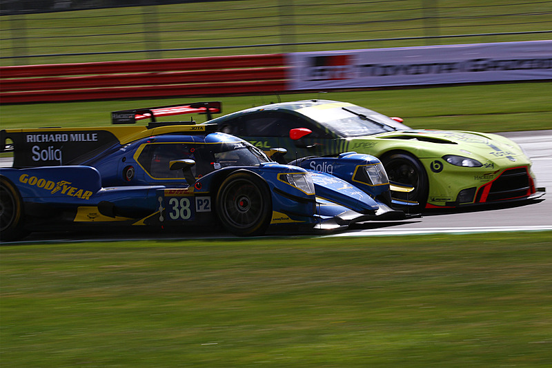 JOTAのオレカ 07-Gibson 38同社とアストンマーティン Vantage AMR 97号車