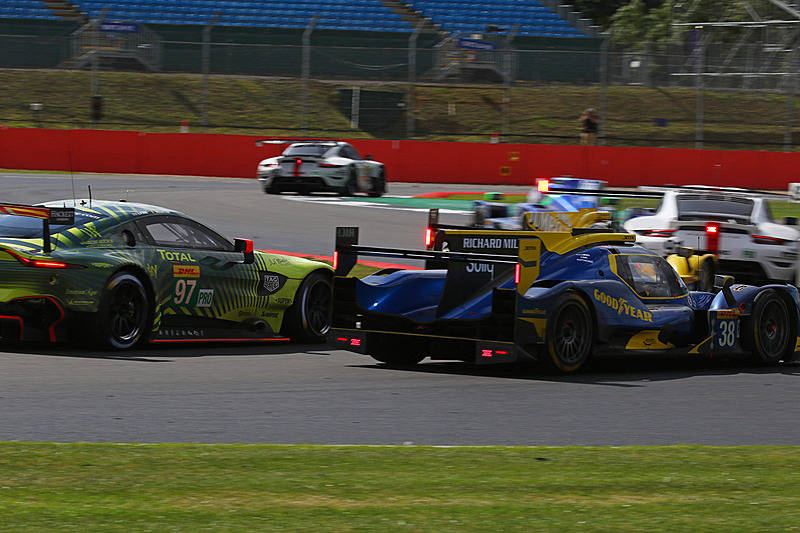 JOTAのオレカ 07-Gibson 38同社とアストンマーティン Vantage AMR 97号車