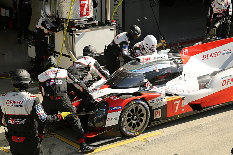 トヨタ 7号車のピット作業