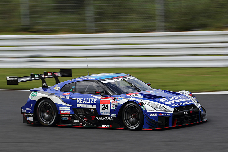 GT500クラス 3番手に入った24号車 リアライズコーポレーション ADVAN GT-R（高星明誠/ヤン・マーデンボロー組、YH）