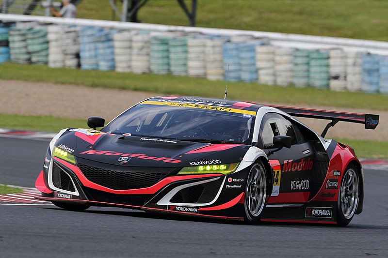34号車 Modulo KENWOOD NSX GT3（道上龍/大津弘樹組、YH）は予選18番手