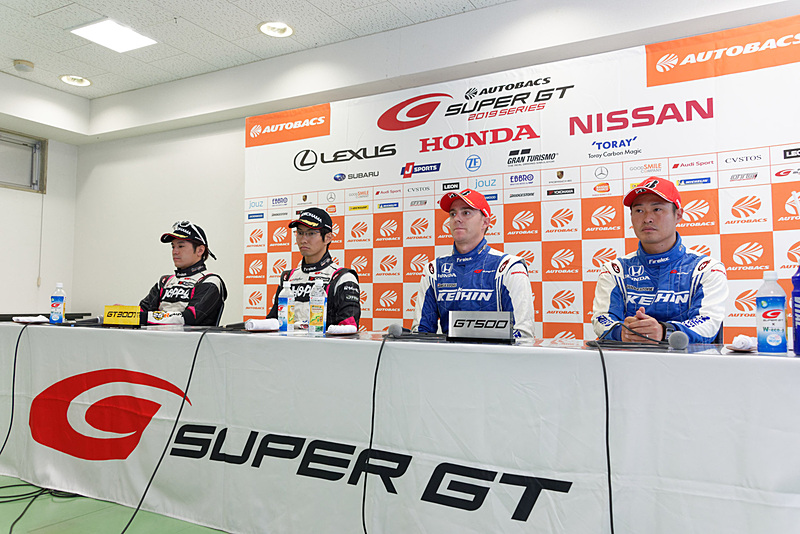 GT500クラス 17号車 KEIHIN NSX-GTとGT300クラス 25号車 HOPPY 86 MCのポールポジション記者会見