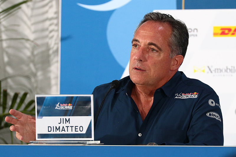 レースディレクタのJim Dimatteo氏が明日のスケジュール変更を説明した