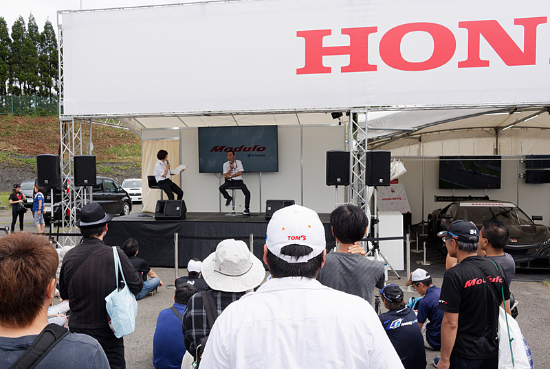 ドライバーや監督の“日常のひとコマ”が語られたホンダアクセスブースのステージイベント
