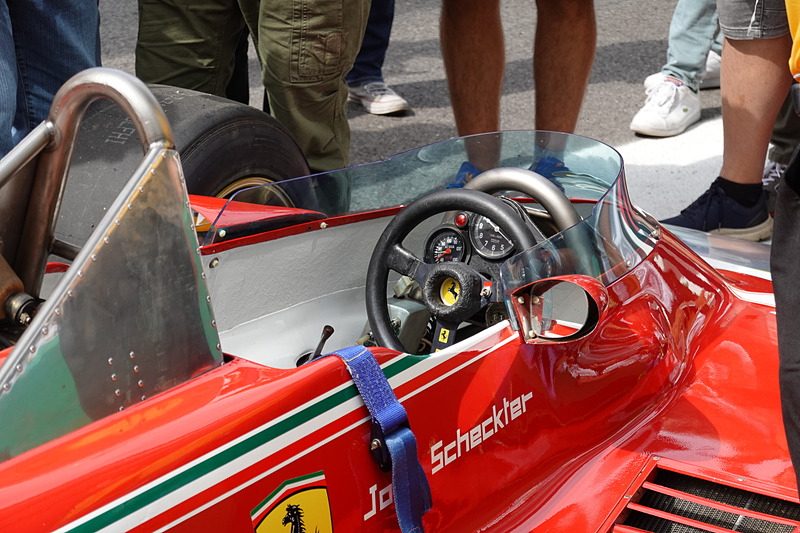 メーターパネルはシンプル