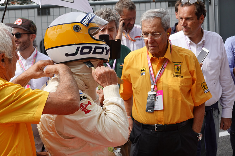 JODYの文字と黄色いラインが印象的