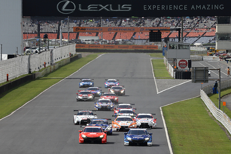 GT500クラスのスタート