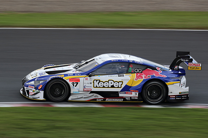 3位表彰台に入った37号車 KeePer TOM'S LC500