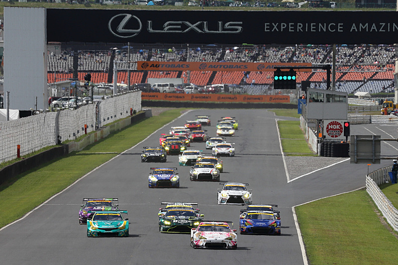 GT300クラスのスタート