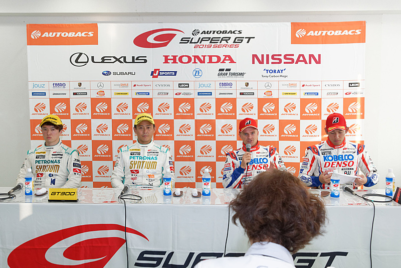 2チームともレース終盤で逆転しての勝利。荒れる展開でとった作戦とは？