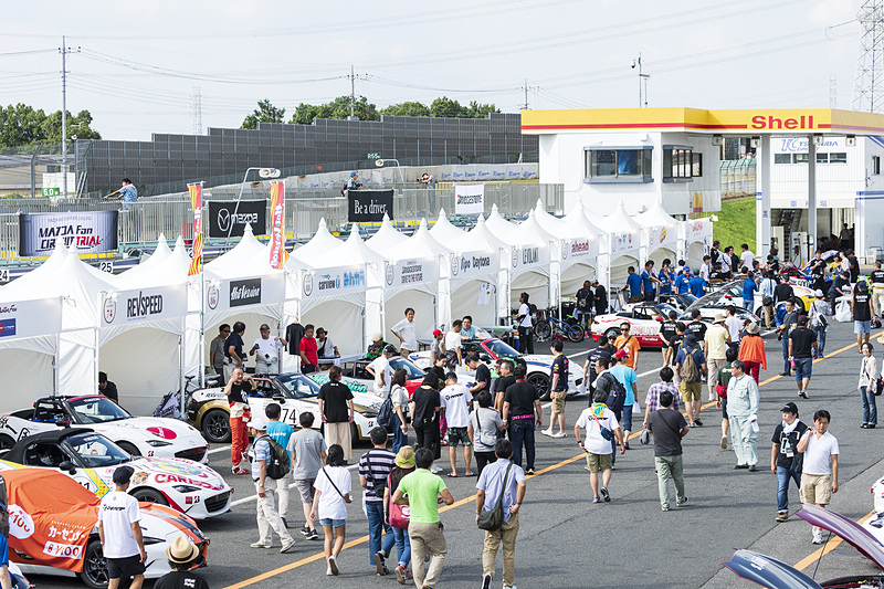 筑波サーキットに大勢の人が訪れた