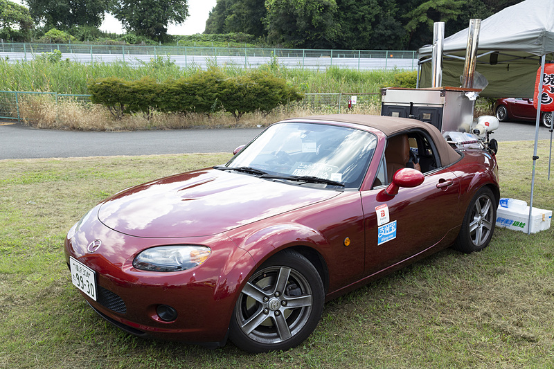 ロードスターを使った焼き芋の屋台、通称「ロド芋」も。普段は横浜の赤レンガ倉庫や大さん橋などに出店しているという