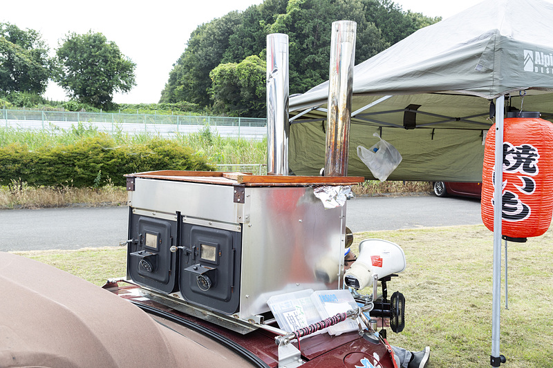 ロードスターを使った焼き芋の屋台、通称「ロド芋」も。普段は横浜の赤レンガ倉庫や大さん橋などに出店しているという