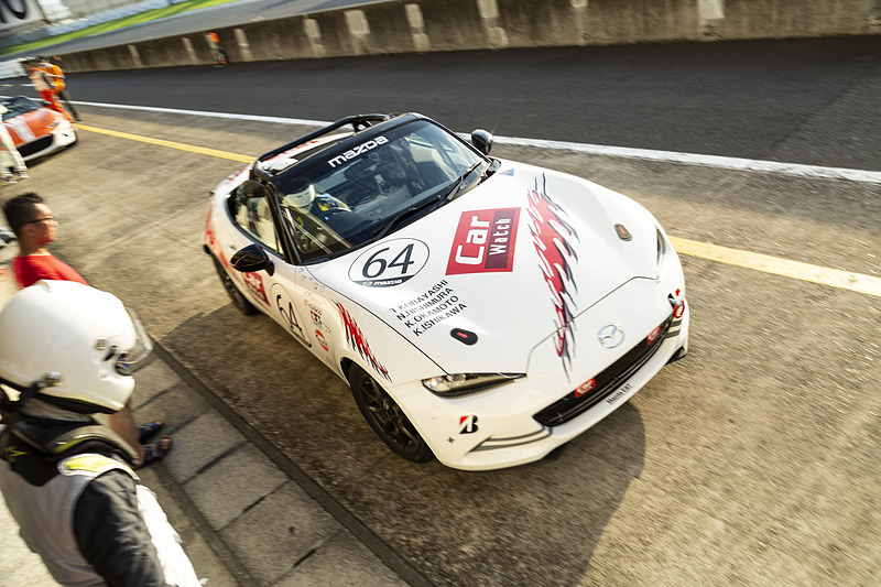 交代でピットに戻ったCar Watchロードスター