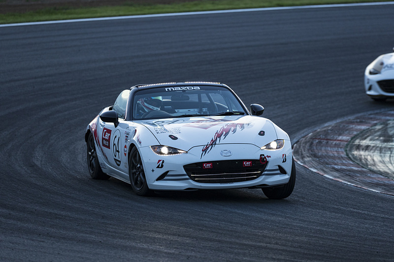 周回を重ねるCar Watchロードスター