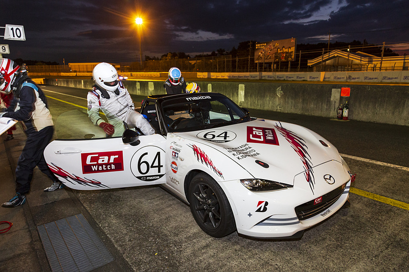 ドライバー交代と給油を行なう